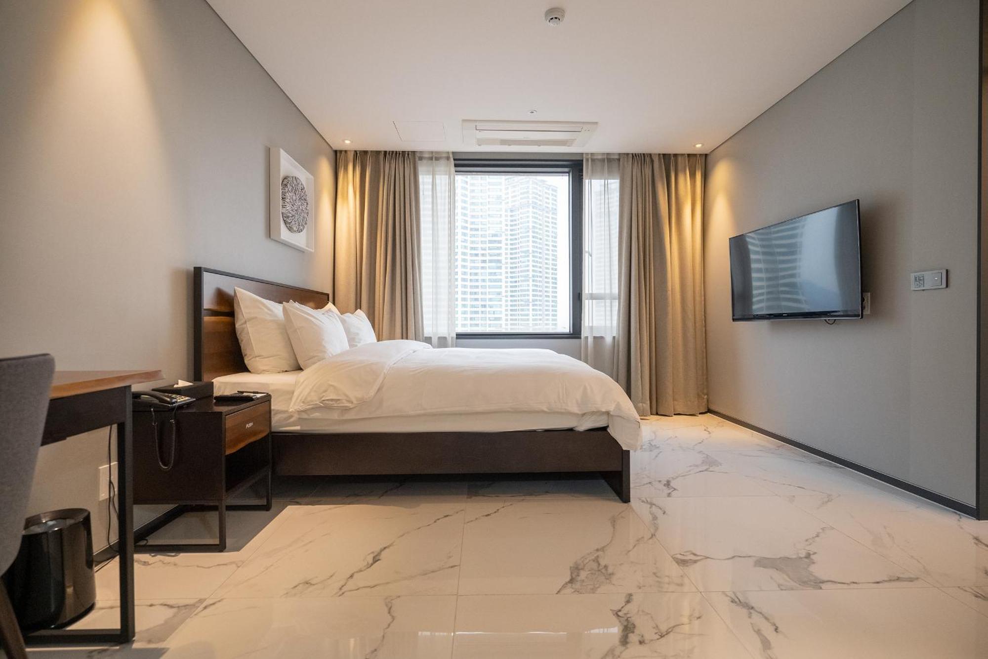 Gloucester Hotel Cshongdzsu Kültér fotó