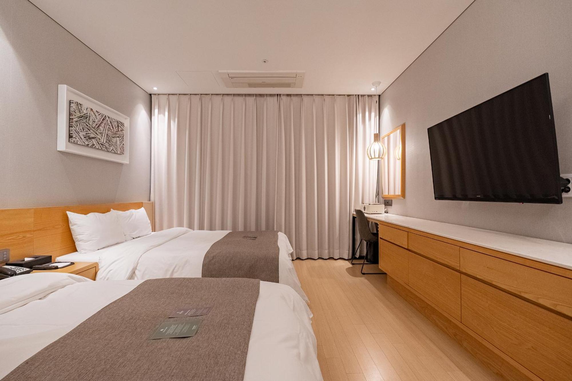 Gloucester Hotel Cshongdzsu Kültér fotó